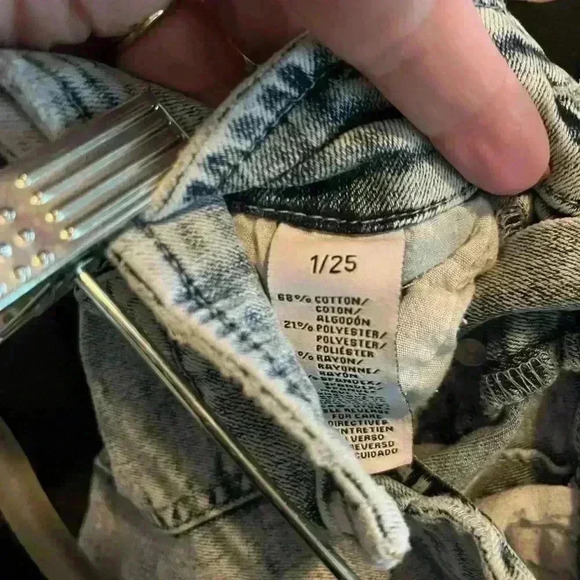 Celebrity Pink SZ 1 XS Acid Washed Jean Shorts - Picture 10 of 10